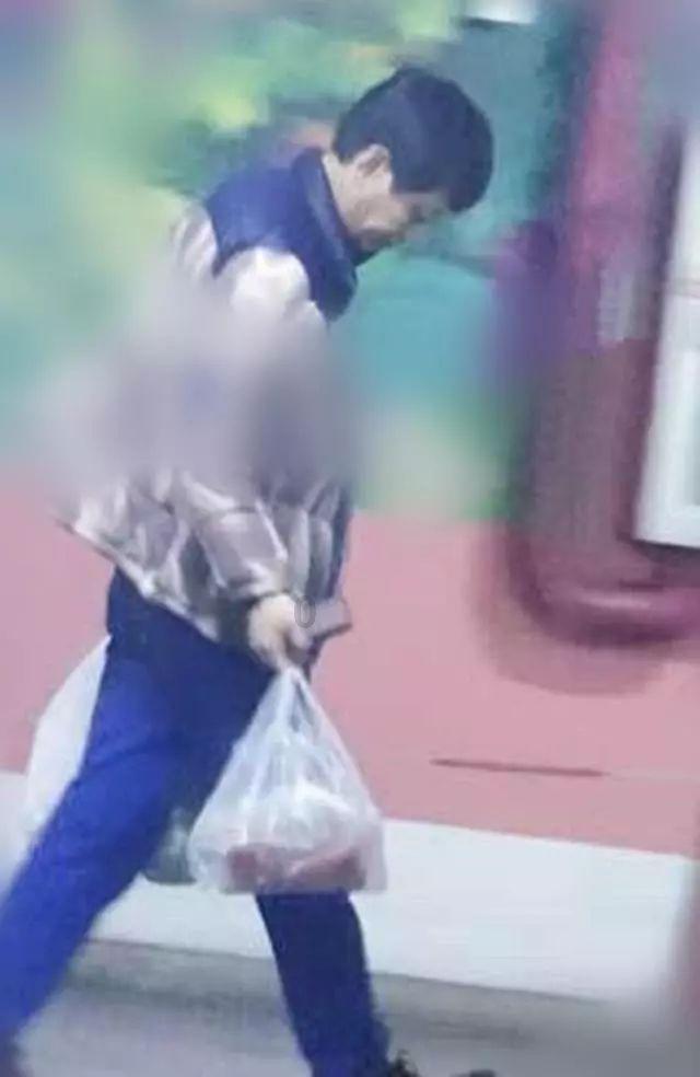 《热辣滚烫》太悬浮？雷佳音被暗恋没说服力，贾玲把羞怯演成贼