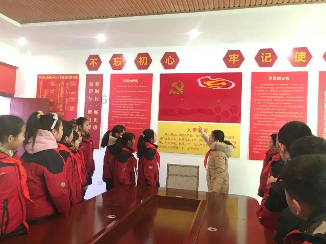 我让喜欢我的女生穿好看点，她不情愿，怎么让她听话点？
